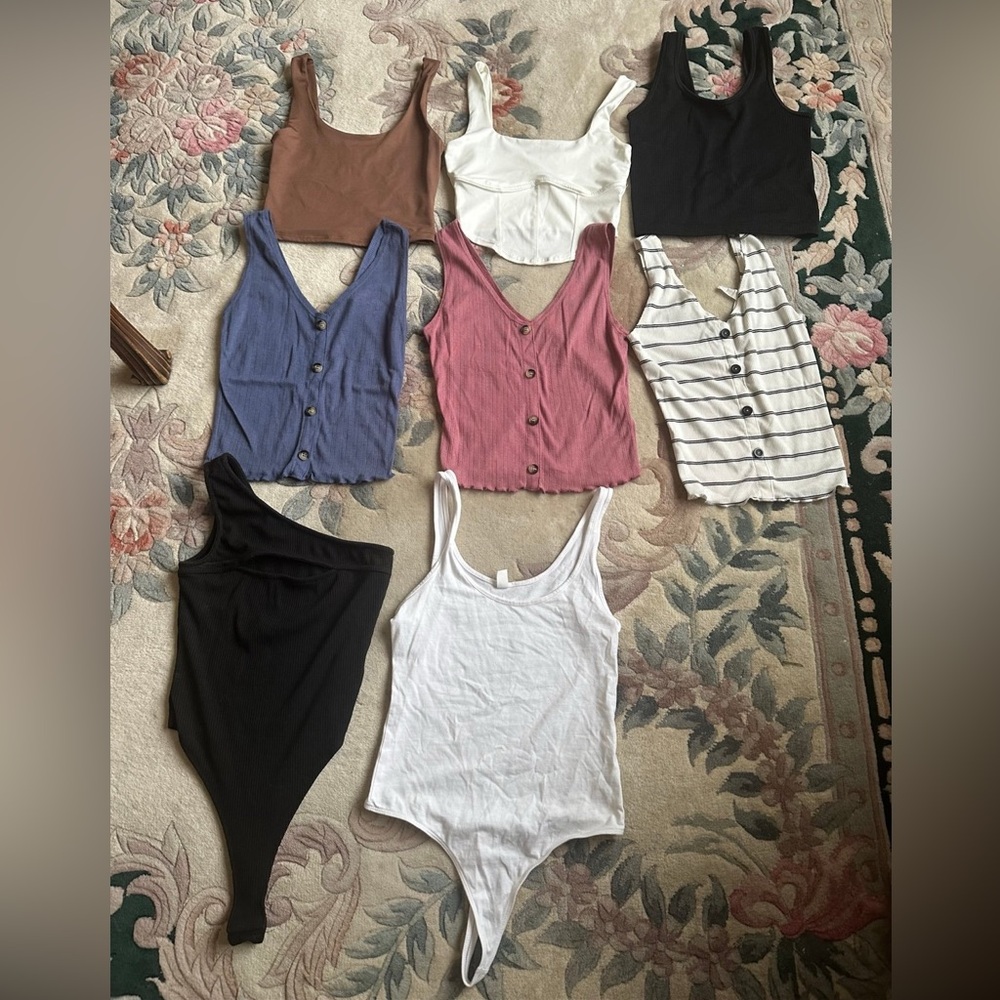 Bundle of 8 tops